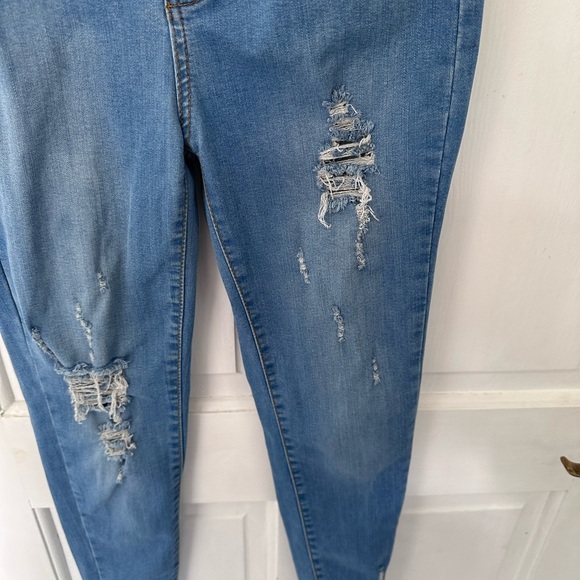 BOOHOO Petite Size 8 Blue Ripped Skinny Jeans - Picture 5 of 12
